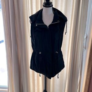 YMI Versatile & Stylish Lined Vest – Size Medium (like new!)